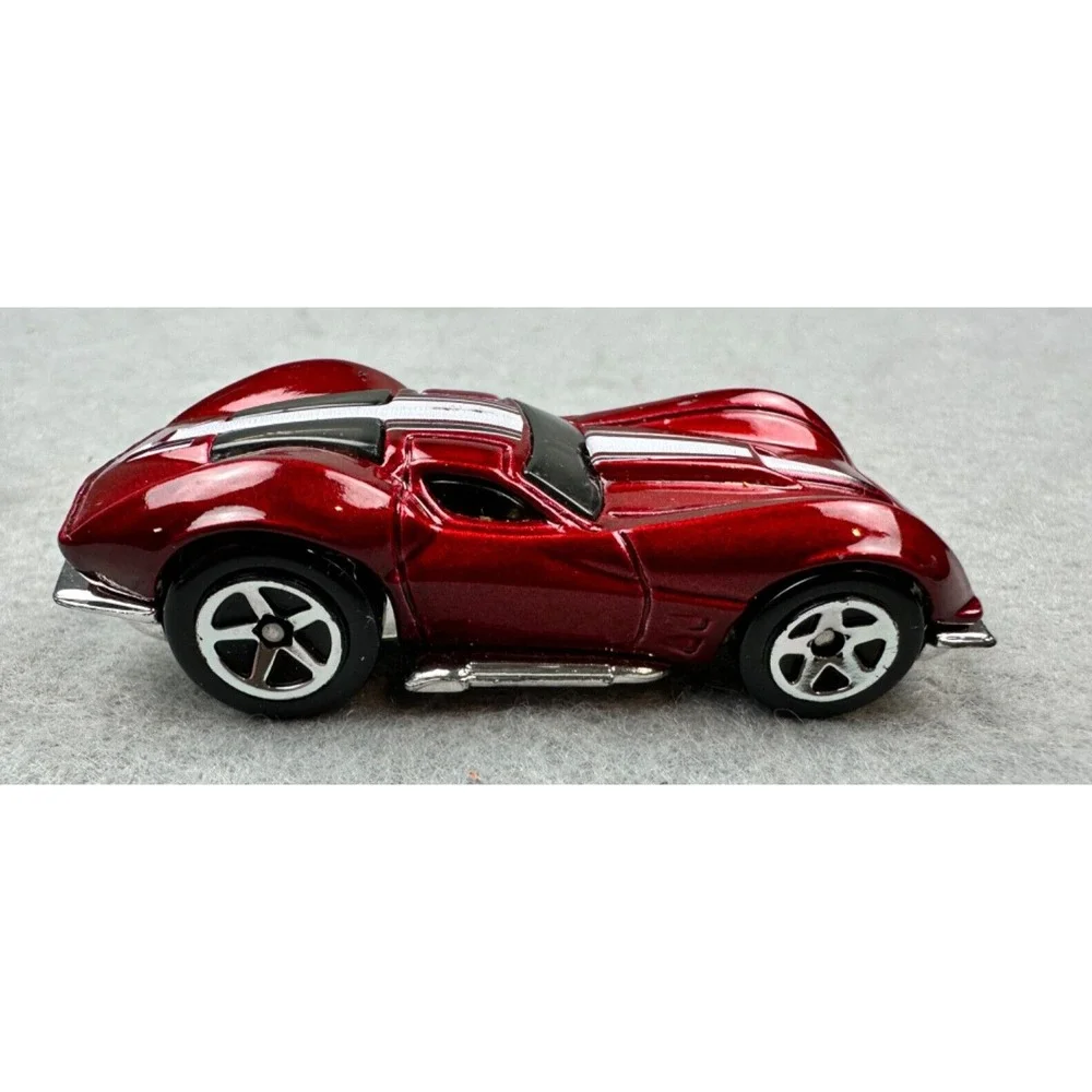 HOT WHEELS '63 CHEVY CORVETTE STINGRAY 1:64 RED & WHITE 2 3/4